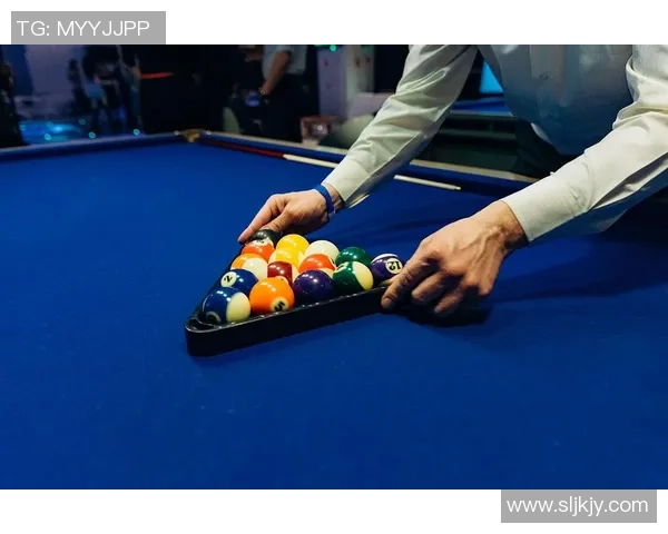 台球技巧与策略全面解析 掌握击球艺术提升竞技水平